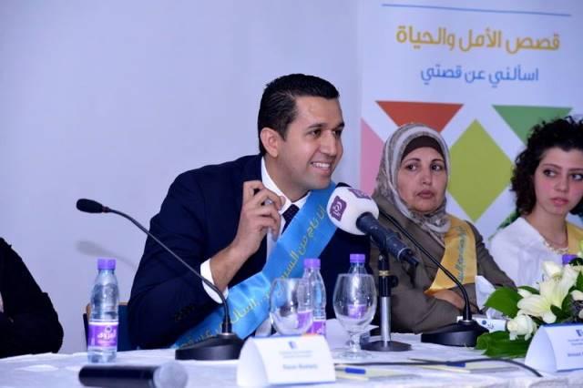 مجموعة من الناجين من مرض السرطان يتحدثون عن تجاربهم مع مرض السرطان في جلسة بعنوان "قصص الأمل والحياة"