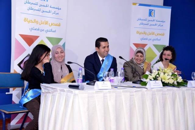 مجموعة من الناجين من مرض السرطان يتحدثون عن تجاربهم مع مرض السرطان في جلسة بعنوان "قصص الأمل والحياة"