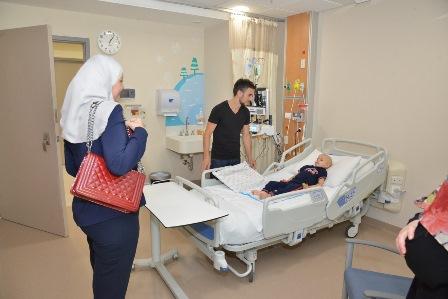 الموسيقار زيد ديراني يزور مرافق المركز ويمضي وقتاً مع أطفاله